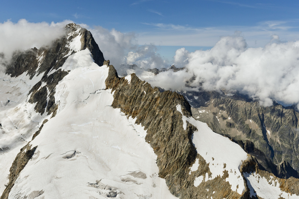 Le snowboardeur a chuté à 3800 mètres d'altitude sur le Mont Dolent. (Illustration)