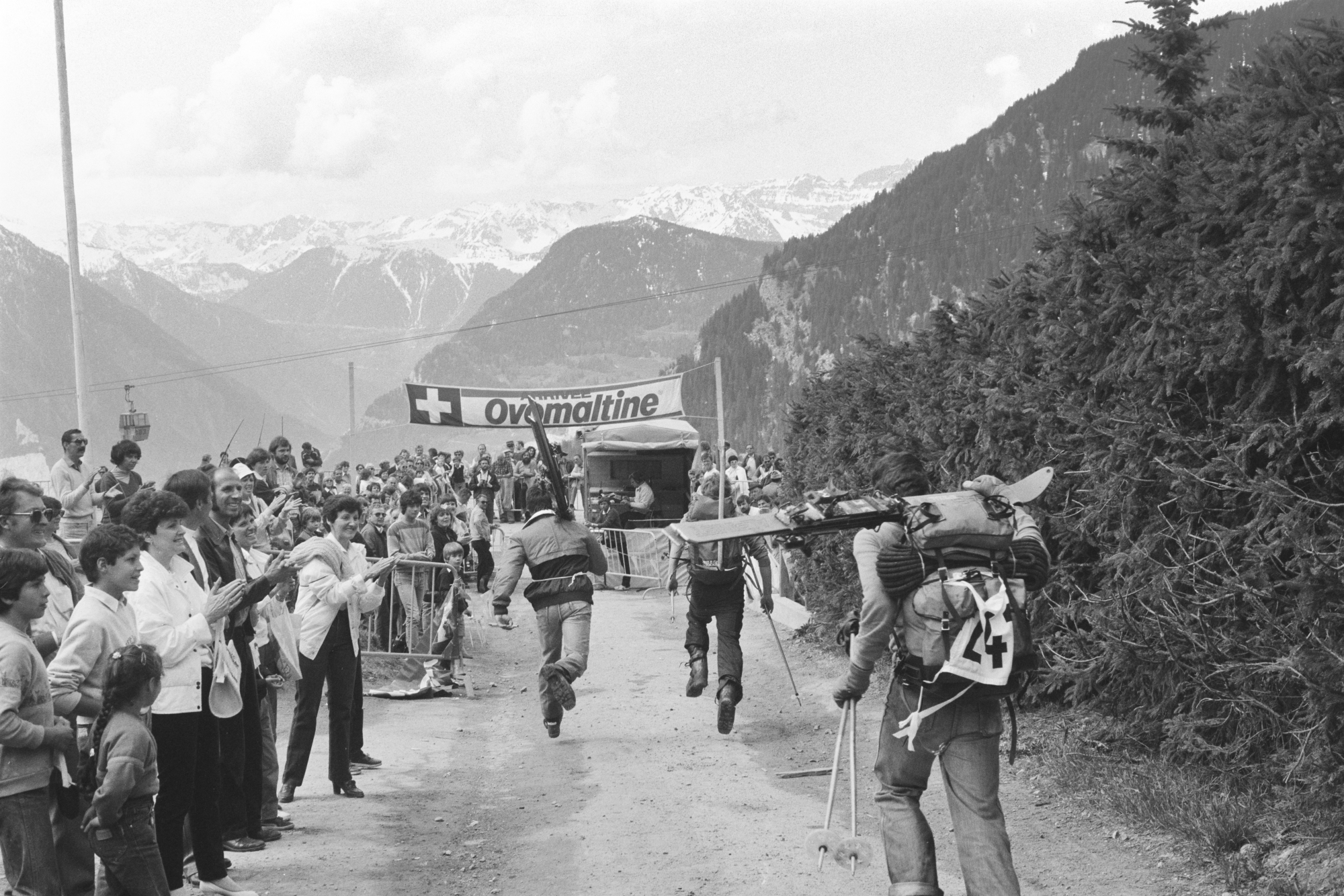 Le site d'arrivée de Verbier accueille en 1984 les concurrents de la Patrouille des Glaciers après 35 ans d'interruption.