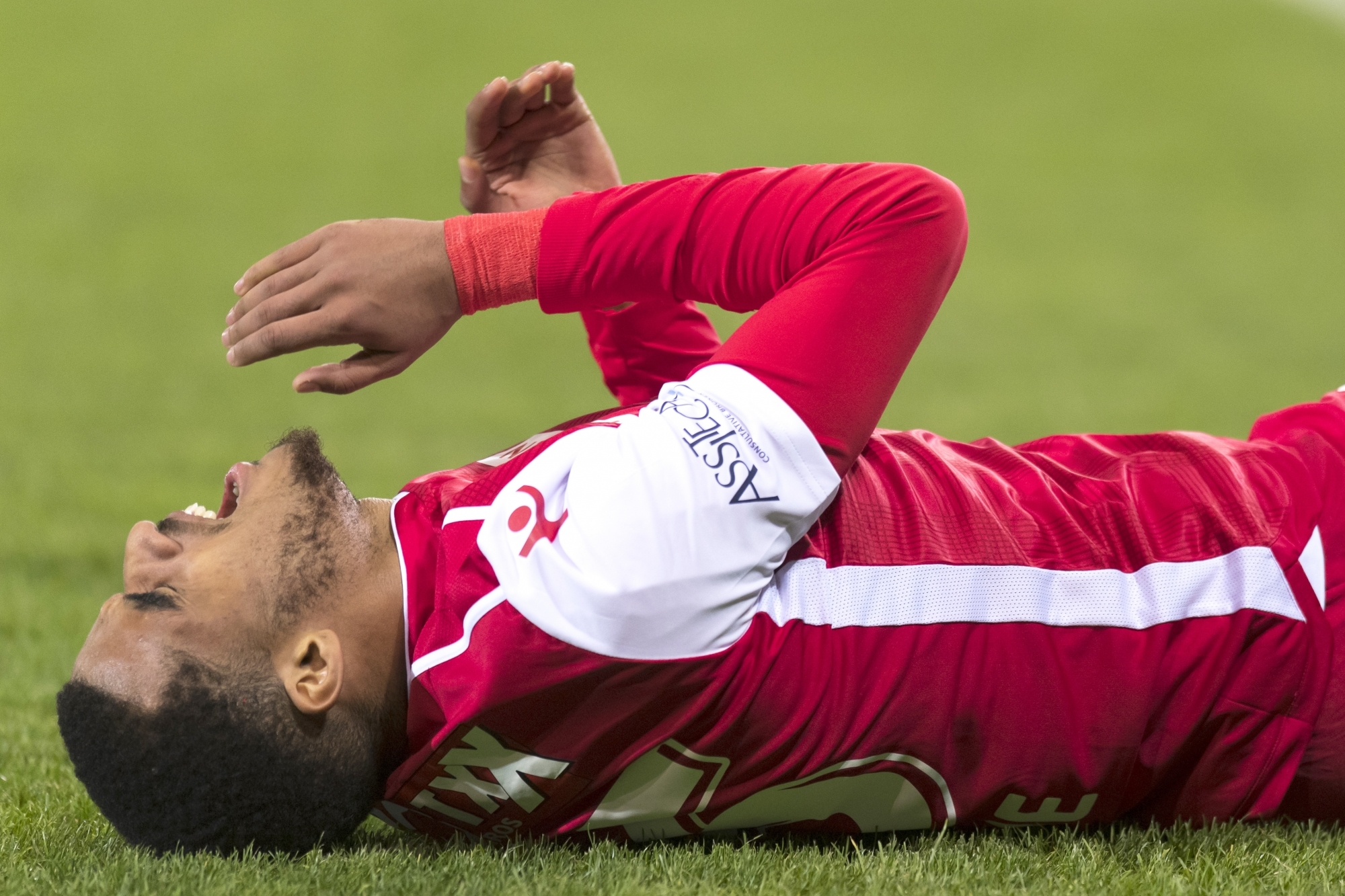 Yassin Fortune se tord de douleur après une blessure subie lors du match entre le FC Sion et les Young Boys le 24 novembre. 