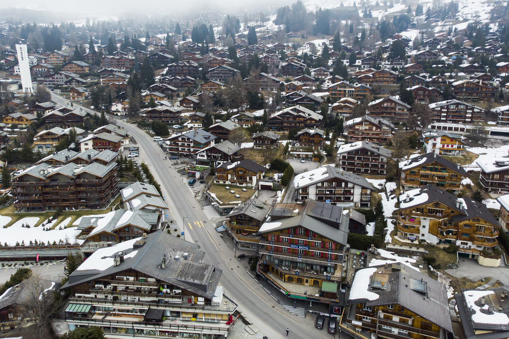 La commune ferme la plupart des parkings utilisés par les randonneurs à ski, tant à Verbier que dans la vallée de Bagnes. 