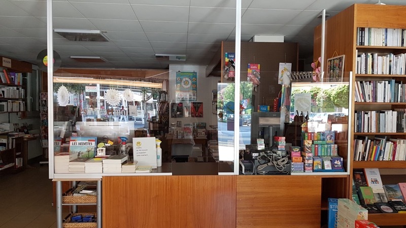 Dans la librairie Des livres et moi à Martigny, les plexiglass ont été installés, mesure d’hygiène obligent.