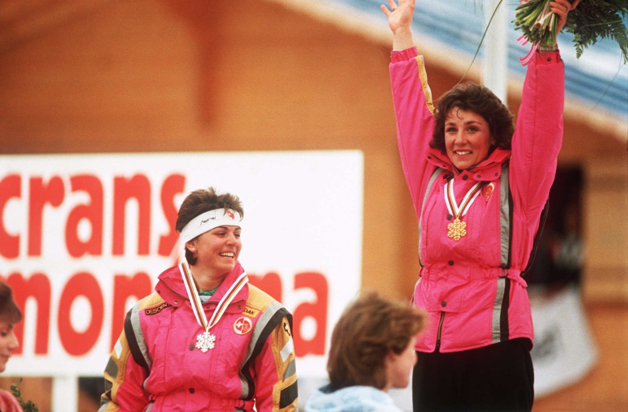 Maria Walliser, médaillée d'or, exulte après le super-G lors duquel elle a devancé Michela Figini.