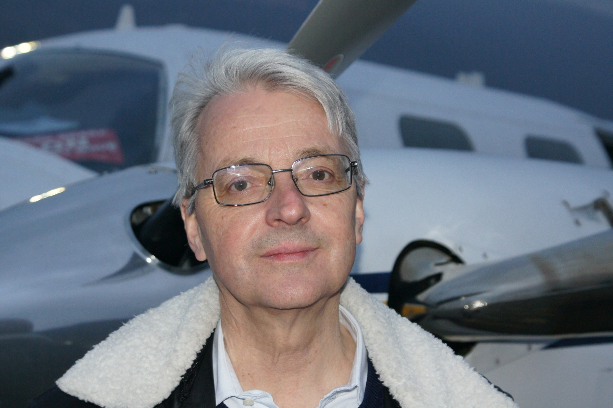 A 61 ans, Philipp Perren comptabilise 3500 heures de vol en avion à son compteur. Il ne dispose 
en revanche pas de la licence d'hélicoptère.