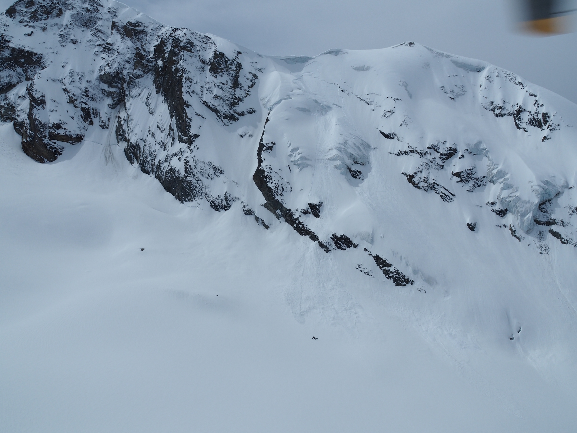 L'avalanche s'est déclenchée sur la face nord du Mont Brûlé, dans la région d'Arolla.