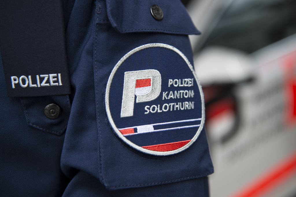 A policeman of the cantonal police Solothurn, in Solothurn, Switzerland, on July 13, 2015. (KEYSTONE/Peter Schneider)  Ein Beamter der Kantonspolizei Solothurn, am 13. Juli 2015, in Solothurn. (KEYSTONE/Peter Schneider)