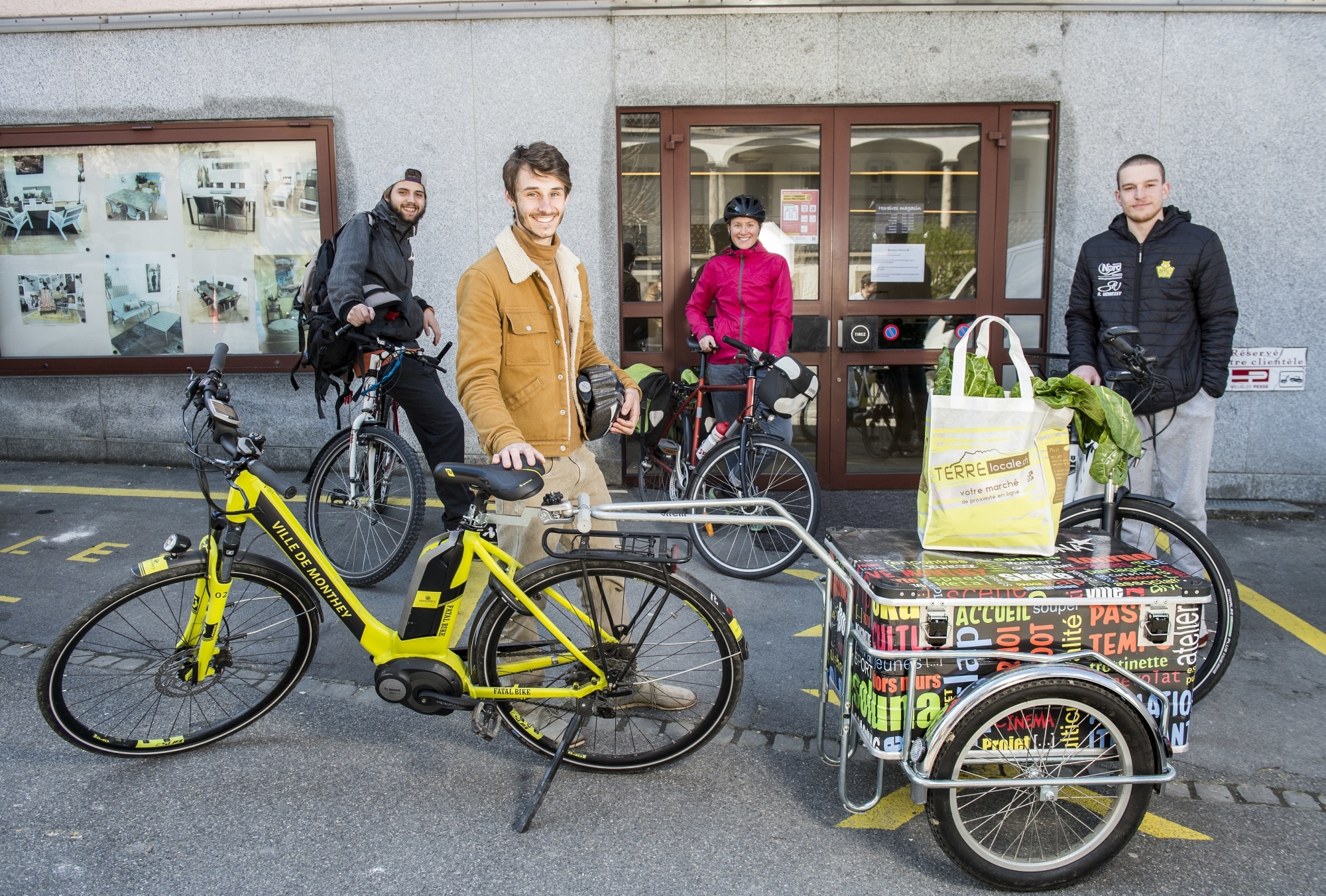 Les coursiers de Take your bike ont aussi livré 186 paniers/sacs pour Terre locale. Ils continueront encore la semaine prochaine.