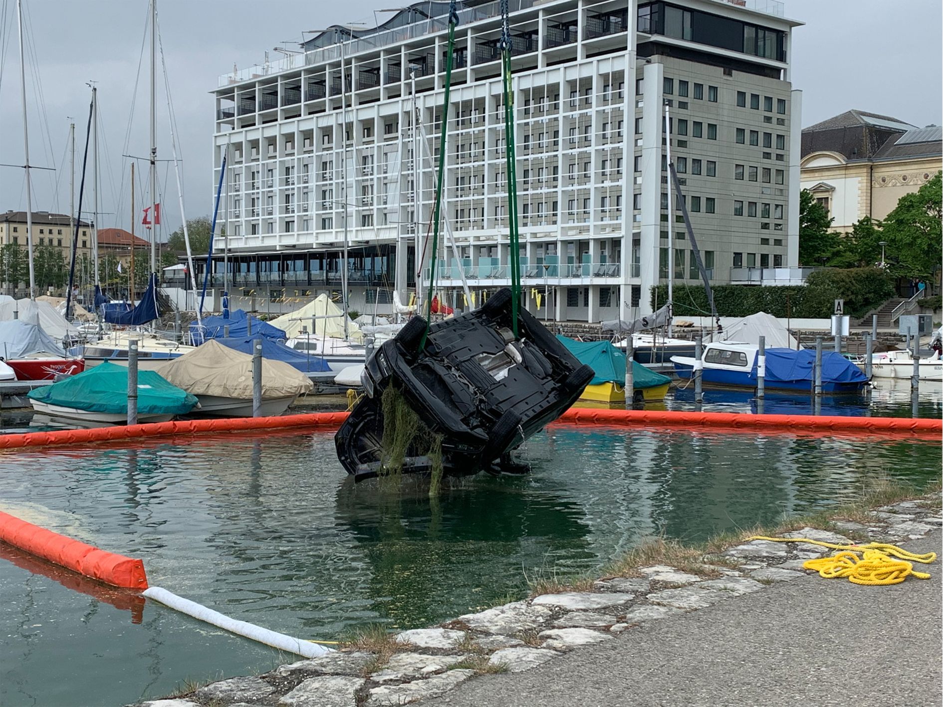 C'est près de l'Hôtel Beaulac que l'accident est survenu ce dimanche à Neuchâtel.