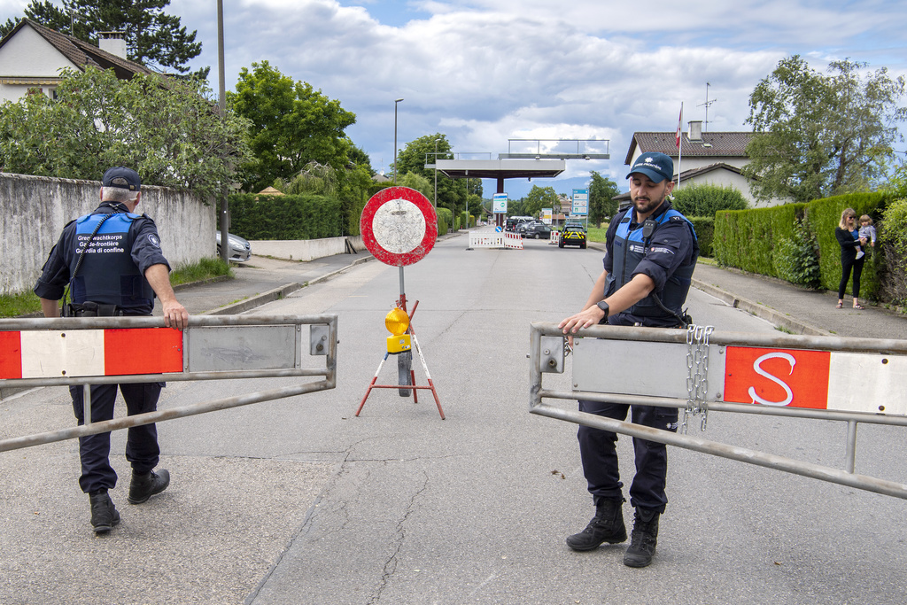 Le trafic transfrontalier a augmenté dans toutes les régions lundi, selon l'Administration fédérale des douanes (AFD).