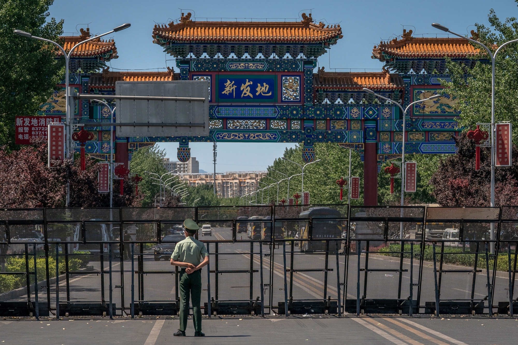 epa08484450 A paramilitary police officer stands guard at the entrance to the closed Xinfadi market, in Fengtai district, Beijing, China, 14 June 2020. One of Beijing's largest markets, Xinfadi in Fengtai district, was shut down on 13 June, and the district placed under lockdown following the confirmation of new domestic coronavirus cases which were linked to the Xinfadi market.  EPA/ROMAN PILIPEY
ArcInfo