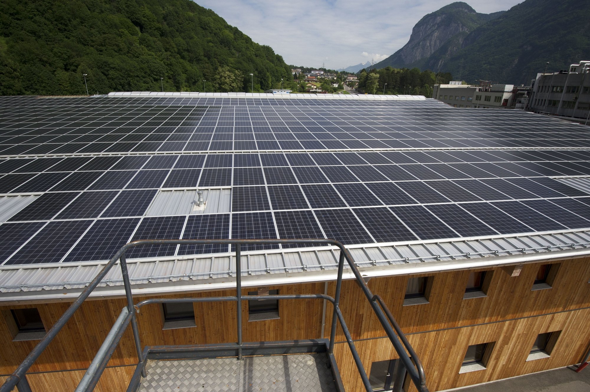 L’entreprise valaisanne profite du succès grandissant des installations photovoltaïques.