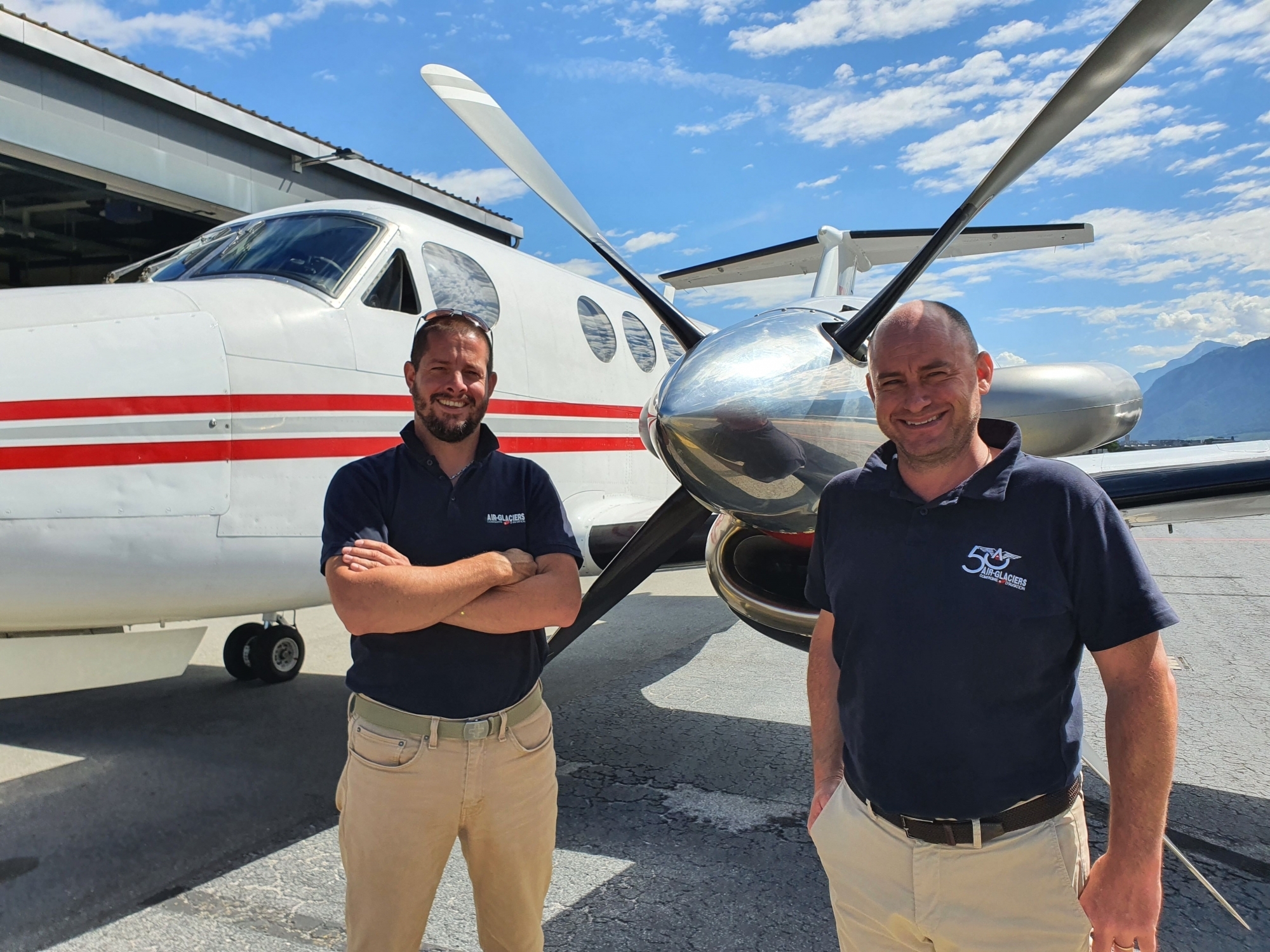 Les pilotes Guy Antoine Regamey, d'Ayent, et Raphaël Délèze, de Nendaz, ont repris les activités d'aviation d'Air-Glaciers, à l'enseigne d'Air Mountain.