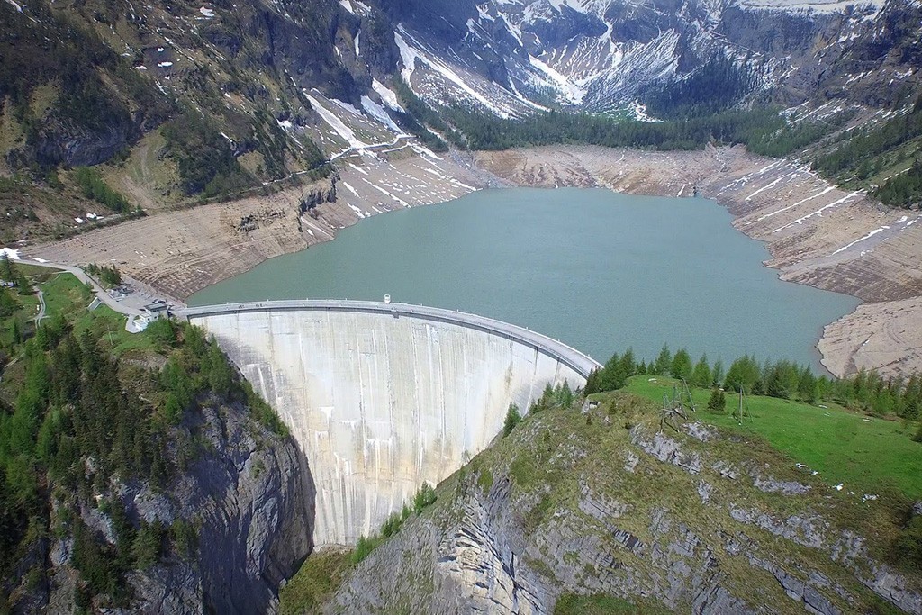 Il faut pouvoir accéder au barrage de Tseuzier tous les mois pour effectuer des contrôles sur place.