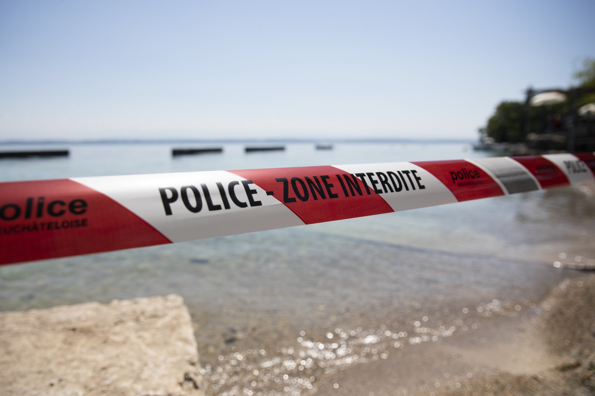 Malgré les températures caniculaires, la baignade est déconseillée dans le lac de Neuchâtel.