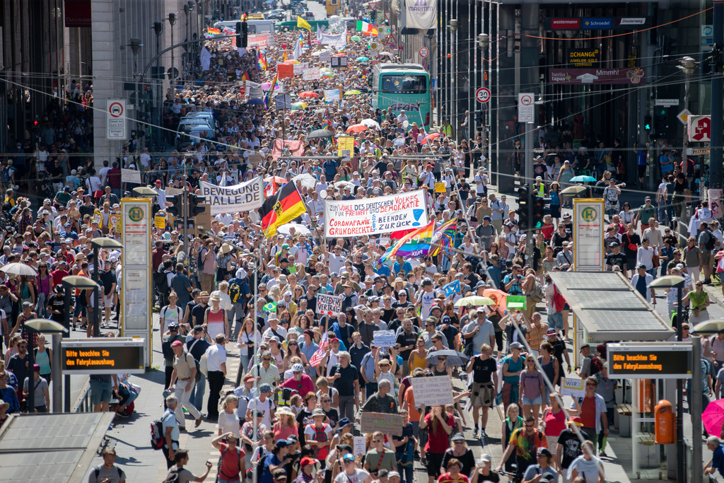 Les manifestants ne portaient pas de masque et ne respectaient pas les distances sociales.