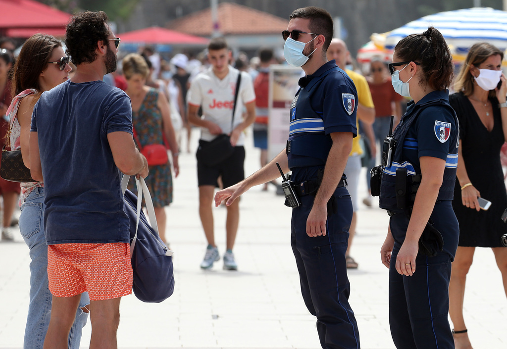 Les secteurs à forte concentration humaine sont les principaux visés par les nouvelles mesures sanitaires concernant le port du masque. (illustration)