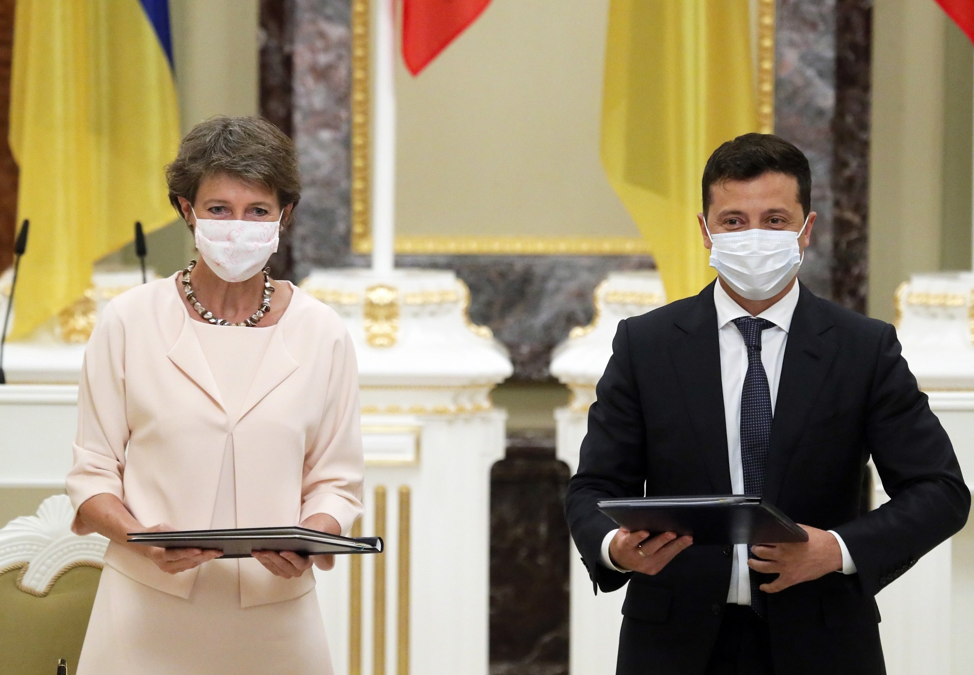 epa08558310 Ukrainian President Volodymyr Zelensky (R) and and Swiss president Simonetta Sommaruga (L) attend a signing documents ceremony at the Mariinskiy Palace in Kiev, Ukraine, 21 July 2020. Simonetta Sommaruga is on state visit to Kiev to meet with top Ukrainian officials.  EPA/SERGEY DOLZHENKO ArcInfo
