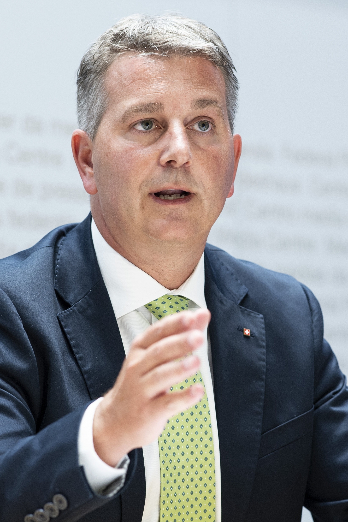 SVP-Staenderat Marco Chiesa, TI, aeussert sich an einer Medienkonferenz zur Begrenzungsinitiative, am Dienstag, 11. August 2020, in Bern. Ueber diese und weitere vier Vorlagen hat die Schweizer Stimmbevoelkerung am 27. September 2020 zu befinden. (KEYSTONE/Peter Schneider) ArcInfo