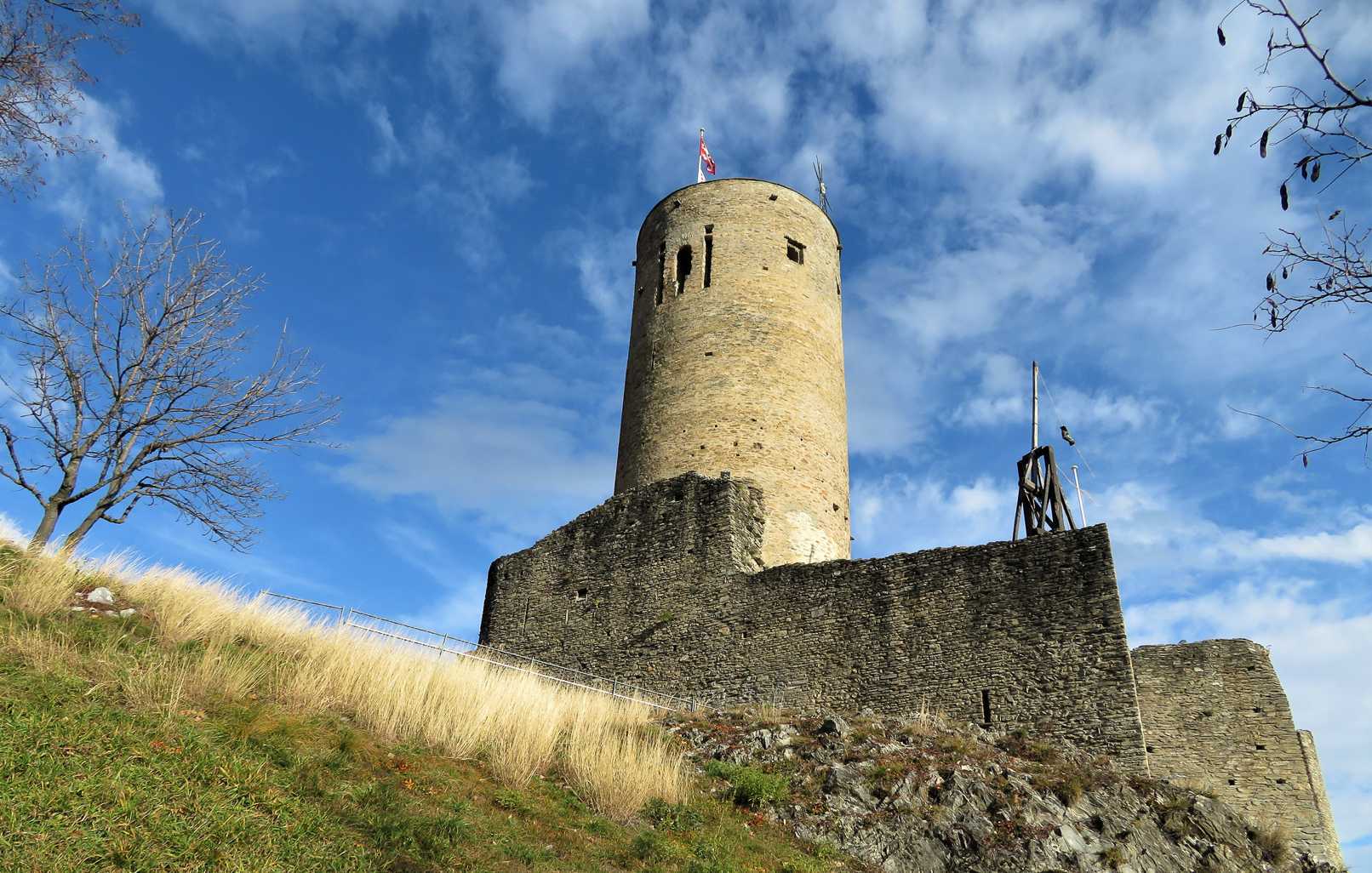 Le Château de La Bâtiaz à Martigny, l'un des 18 sites à visiter à tout prix dans le cadre des prochaines Journées européennes du patrimoine.