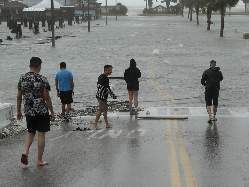 La ville de Corpus Christi, au Texas, se préparait au passage de l'ouragan Hanna, qui était à une grosse centaine de kilomètres de la ville lorsqu'il a atteint les terres samedi soir.