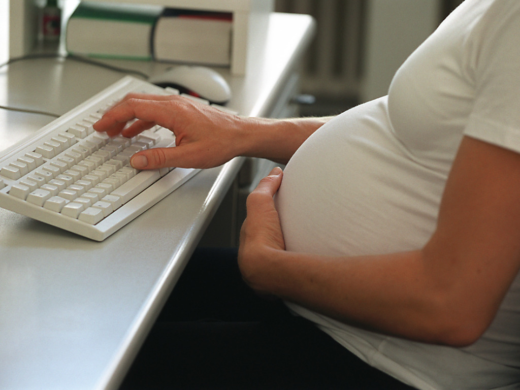Les femmes enceintes devraient travailler dans un cadre adapté selon les spécialistes. (Illustration)