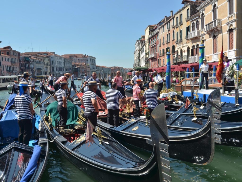 Une nouvelle réglementation à Venise limite le nombre de passagers par gondole en raison du surpoids des touristes (archives).