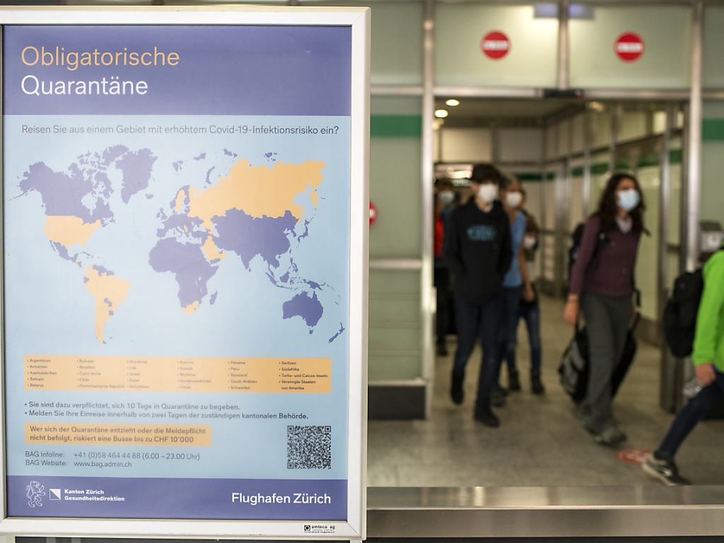 Les personnes de retour d'un pays à risque doivent se présenter aux autorités cantonales au plus tard 48 heures après leur entrée en Suisse (archives).