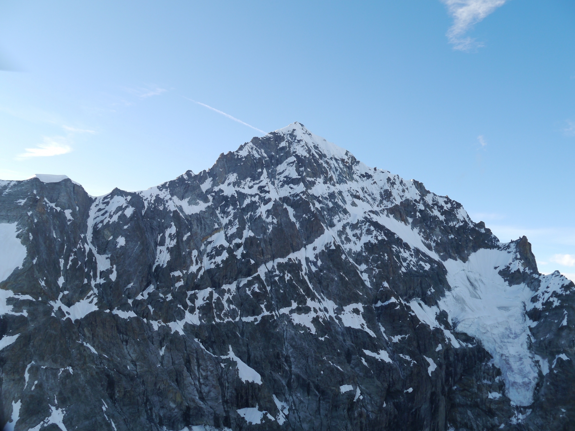 L'accident s'est produit alors que le groupe de trois alpinistes descendait en direction de la cabane de la Dent Blanche.