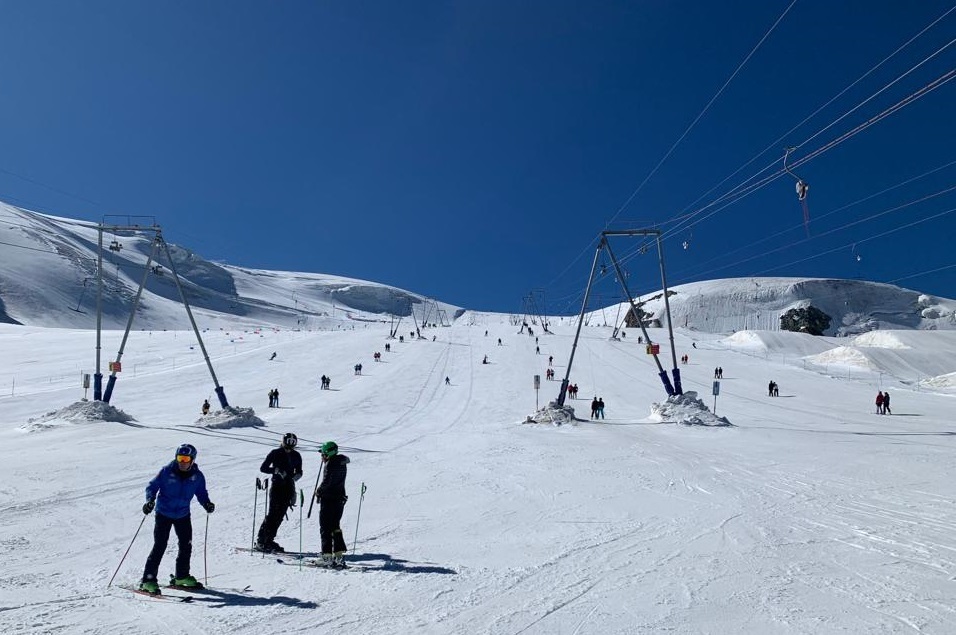 A Zermatt, le ski d'été mêle élite mondiale et débutants.