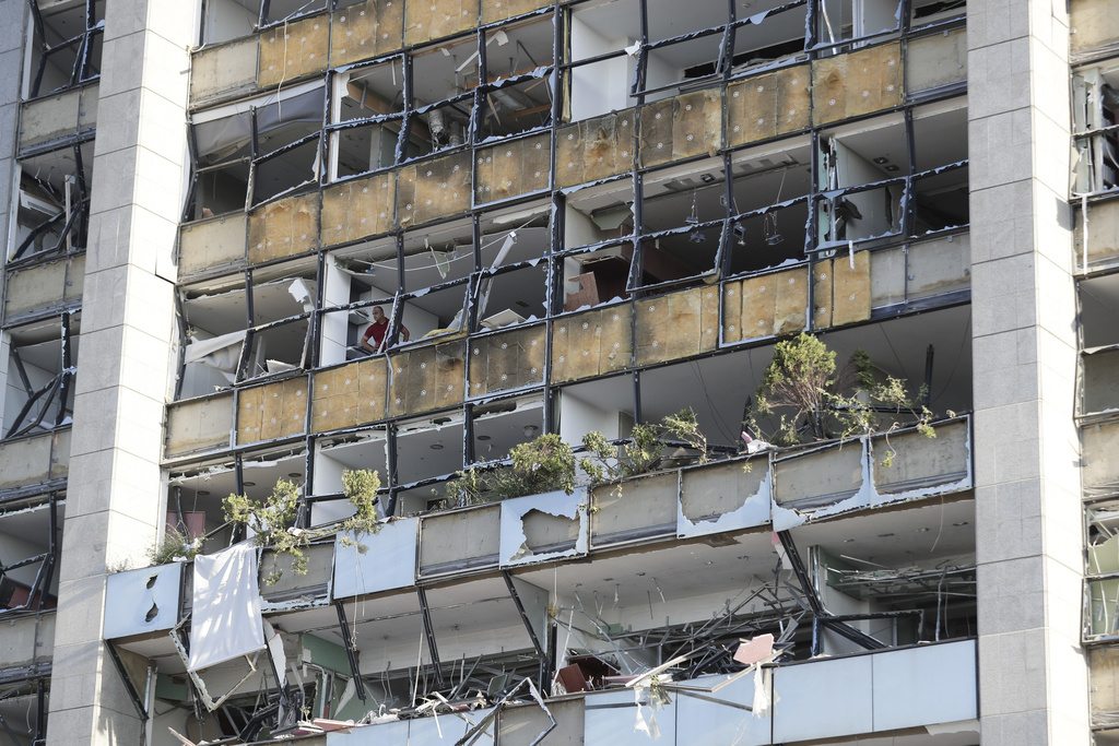 Le jour de l'explosion, fenêtres, baies vitrées et devantures de boutiques ont volé en éclats à travers la capitale et ses banlieues.