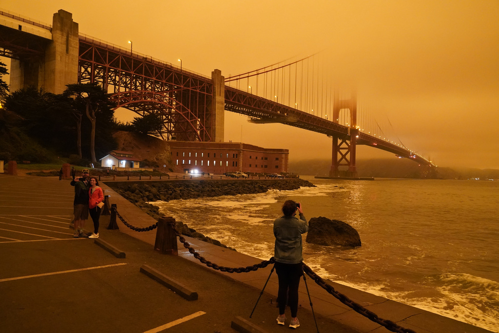 A San Francisco, les habitants se sont réveillés sous un ciel orange sombre digne d’une scène d’apocalypse.