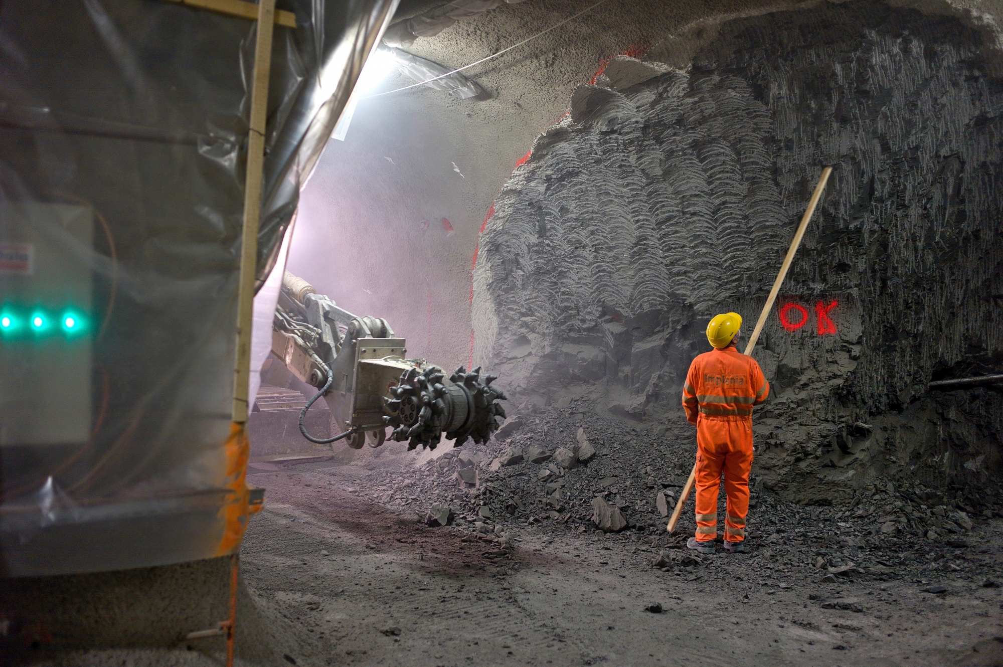 Des ouvriers travaillent dans la laboratoire du Mont Terri, à Saint-Ursanne dans le Jura. L'office fédéral de la topographie évalue le lieu comme une potentielle décharge de CO2.