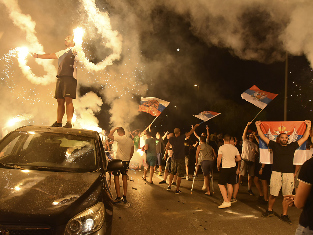 Des partisans de l'opposition ont exulté dans les rues de Podgorica, circulant en tous sens à bord de voitures, ou en tirant des feux d'artifice.