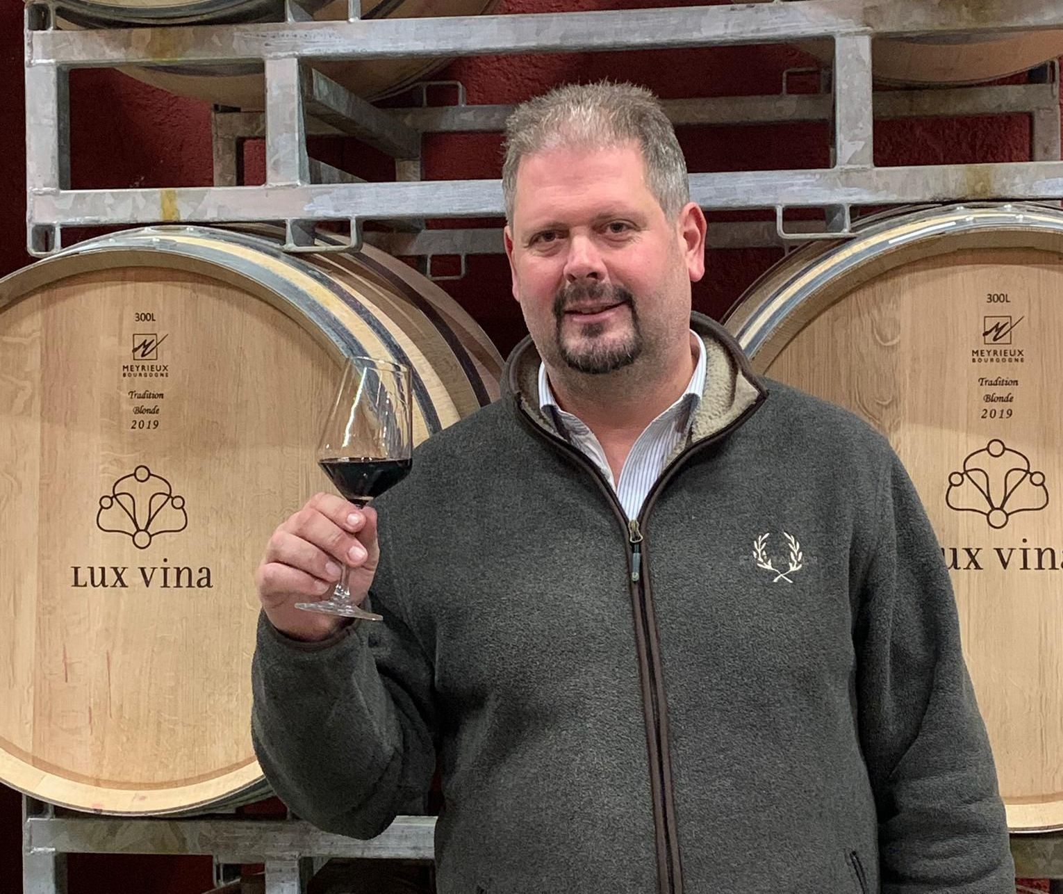Christian Gfeller, oenologue du Domaine des Chevaliers à Salquenen, a vinifié le pinot noir 2018 qui a décroché le Grand Or au Mondial des Pinots.