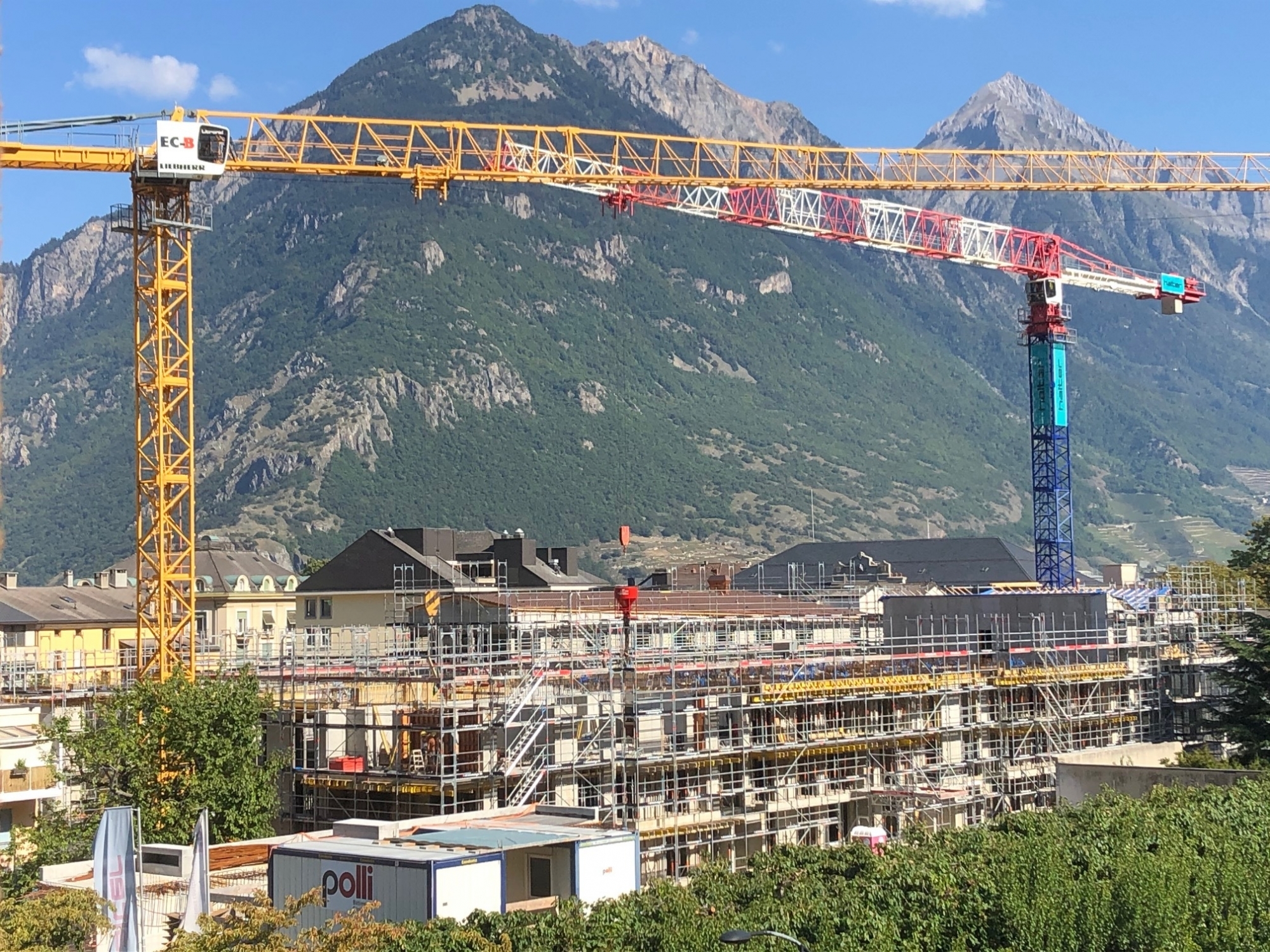 Les constructions se poursuivent en Valais, malgré un taux de vacance des logements élevé.