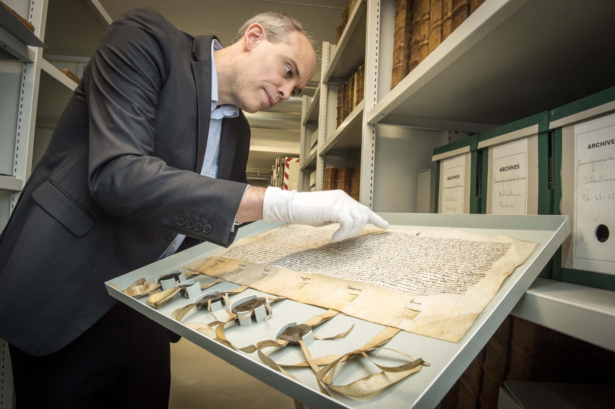 L'archiviste cantonal Alain Dubois se réjouit se présenter des pièces exceptionnelles aux Valaisans et aux touristes de passage (archives).